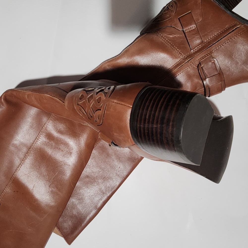 Elegant Boots for Women & Free Tommy Hilfinger Handbag.